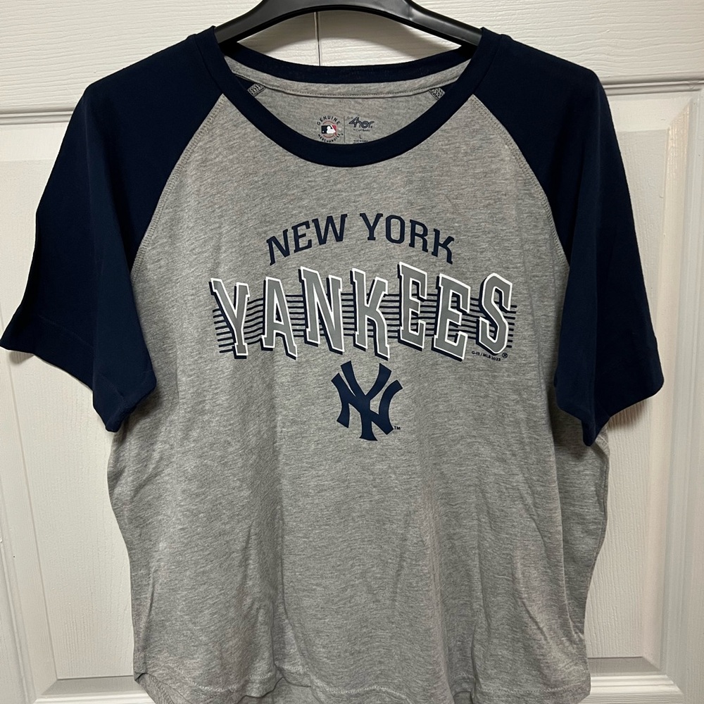 G-III 4 Her Official New York Yankees MLB Women's Slugger Tee | Size LG